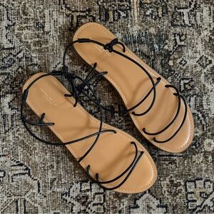 AMERICAN EAGLE Flat Strappy Minimalist Black Sandals Sz 9